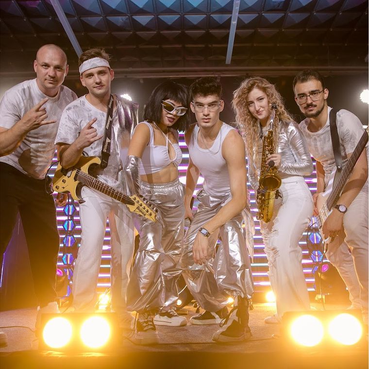 Выступление кавер-группы Мажоры | Новости | Отель Райморис - официальный сайт. Отдых на черном море. Геленджик. Бетта.